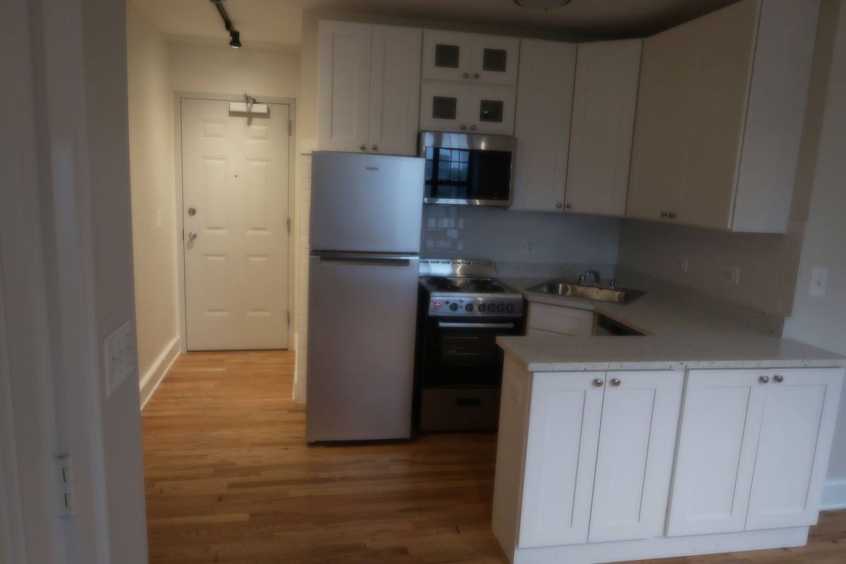 House for rent at 4526 N Sheridan Rd, Chicago, IL 60640