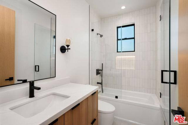 House for rent at 5660 Winnetka Ave, Woodland Hills, CA 91367