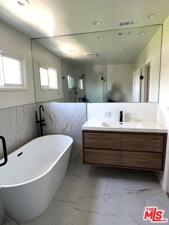 House for rent at 1630 Cimarron St, Los Angeles, CA 90019