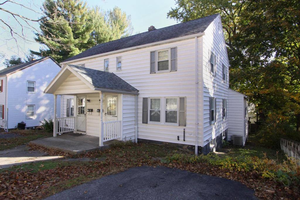 Townhouse for rent at 59 Walworth St, Worcester, MA 01602