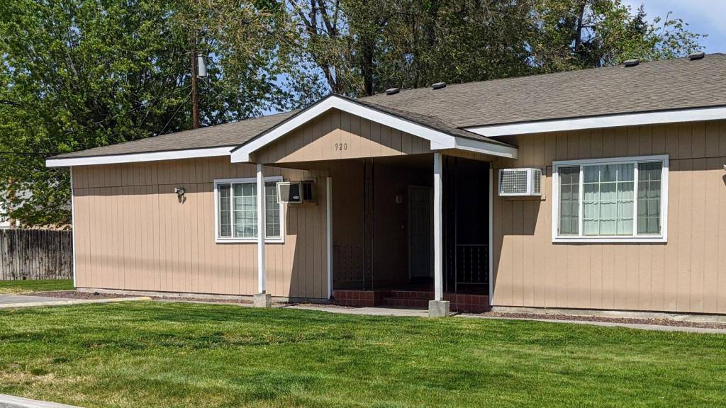 Apartment for rent at 920 W Entiat Ave #C, Kennewick, WA 99336