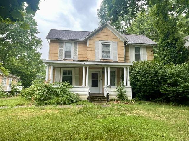 Apartment for rent at 1030 W Exchange St, Akron, OH 44302