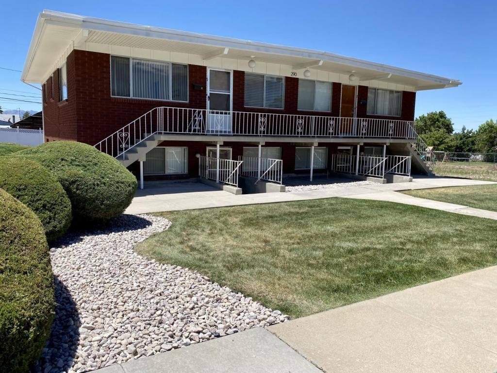290 S Fairlane Dr #3, Tooele, UT 84074