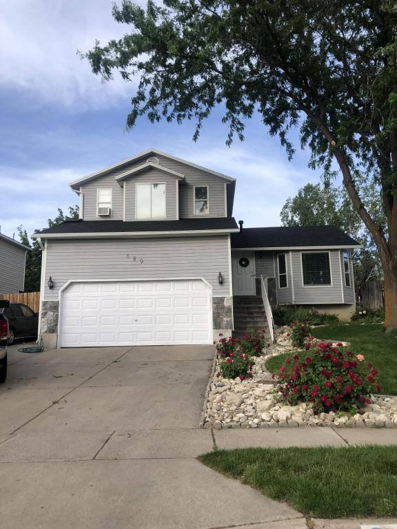 House for rent at 689 Fox Run Dr, Layton, UT 84041