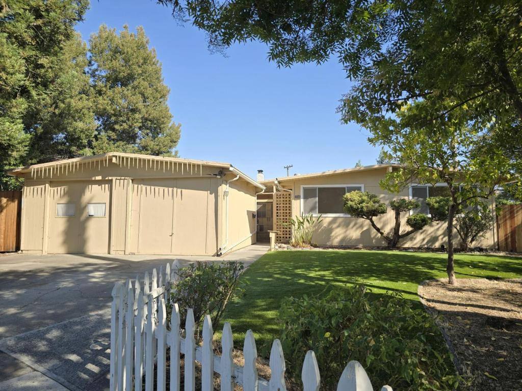 House for rent at 10165 Vicksburg Dr, Cupertino, CA 95014