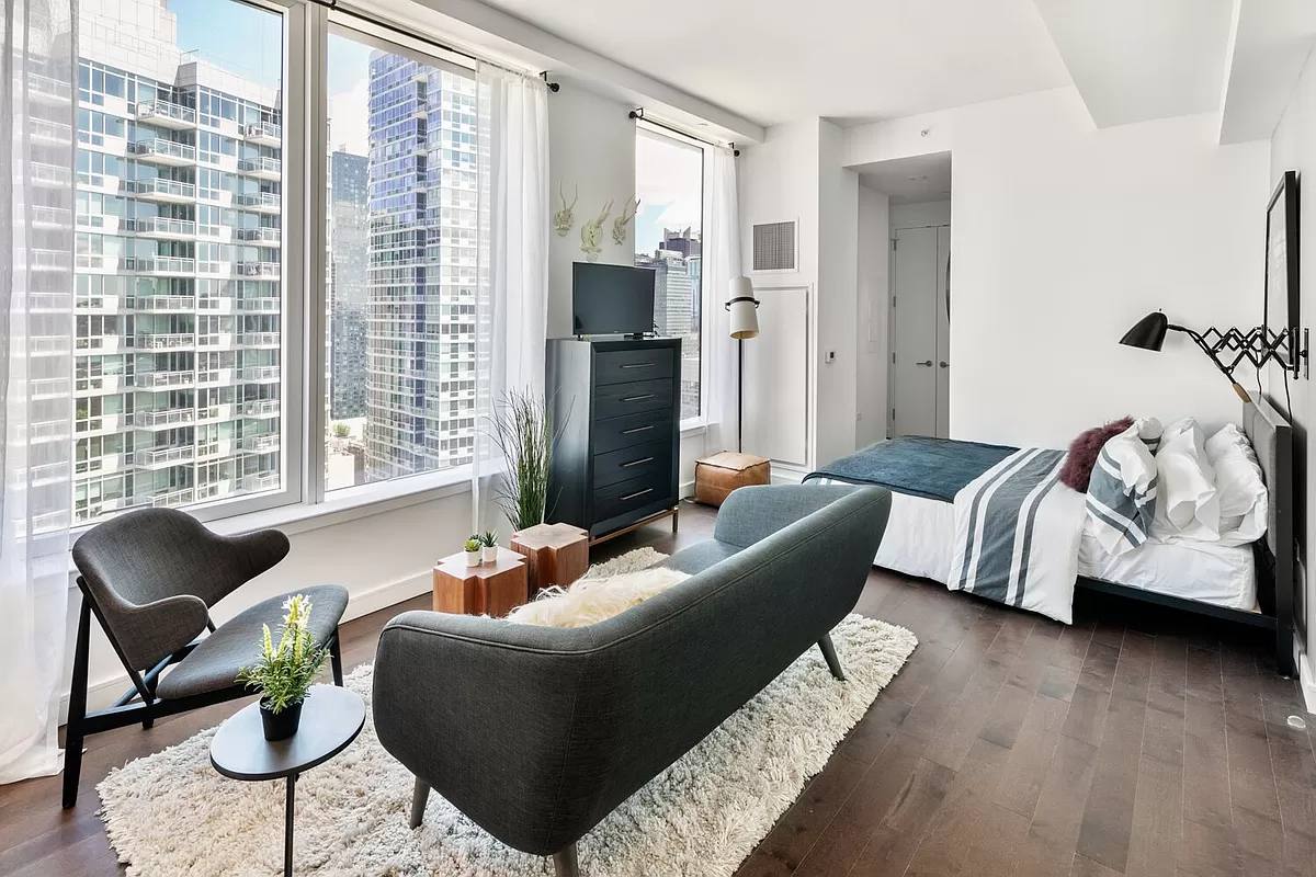 Apartment for rent at 515 W 36th St #27GG, New York, NY 10018