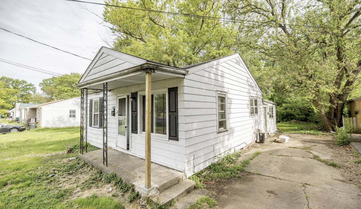 House for rent at 1971 E Cantrell St, Decatur, IL 62521