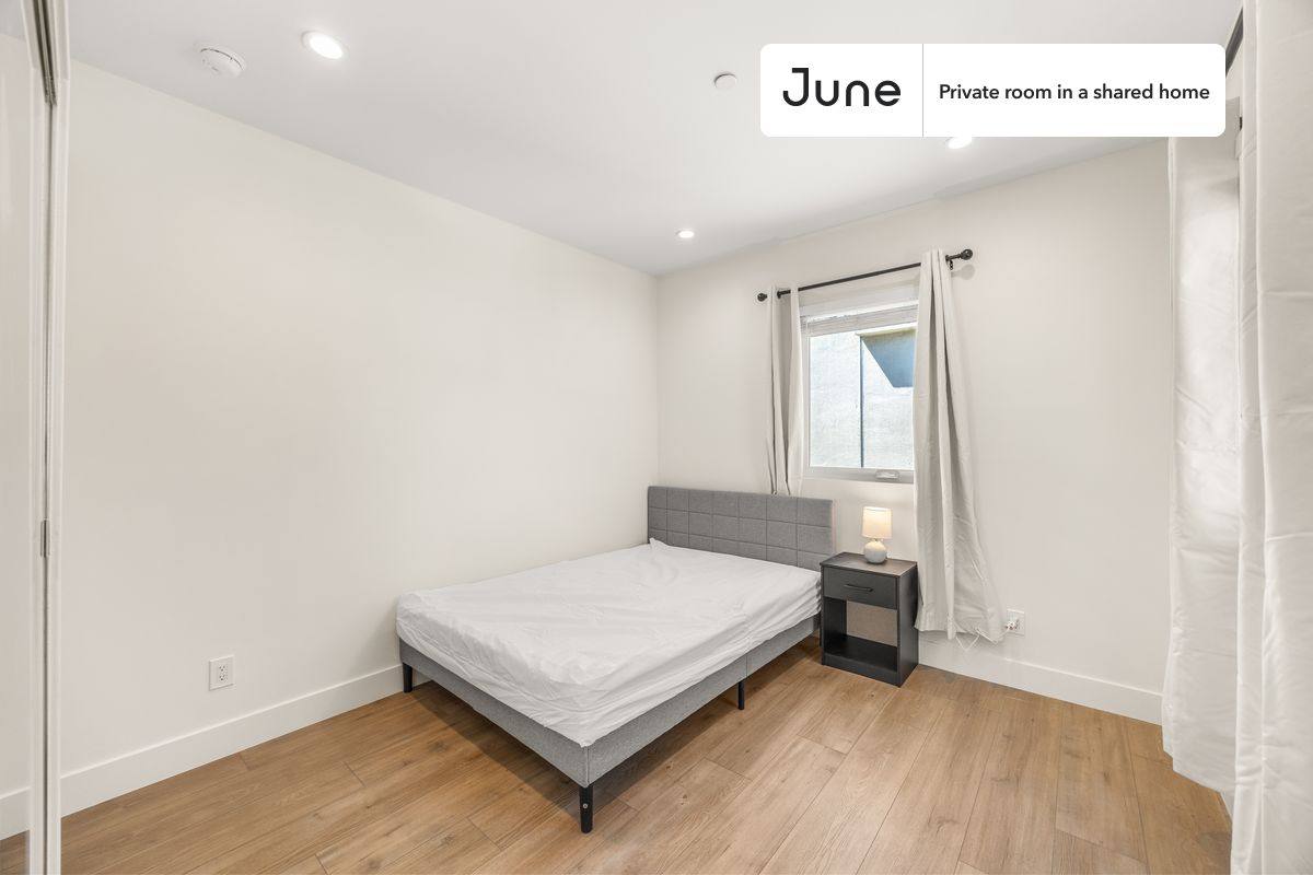 Apartment for rent at 5637 Riverton Ave N Hollywood, North Hollywood, CA 91601