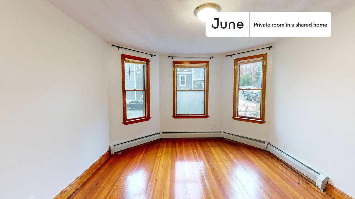 Apartment for rent at 105 Walnut St #C, Somerville, MA 02145