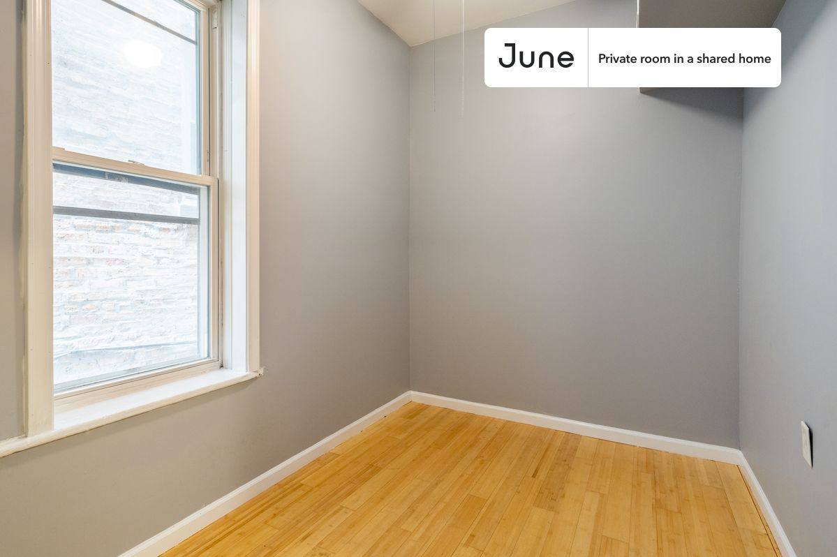 Apartment for rent at 2611 W Armitage Ave, Chicago, IL 60647