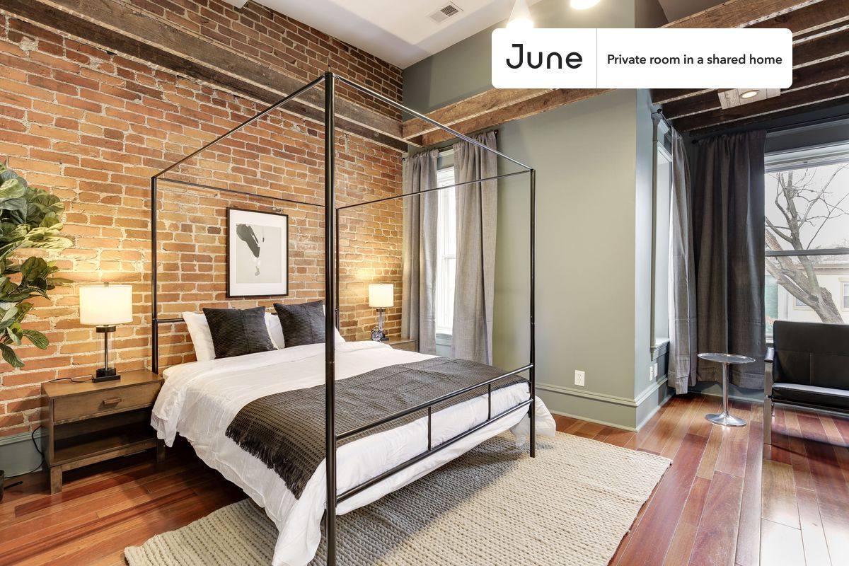 Apartment for rent at 814 9th St NE #B, Washington, DC 20002