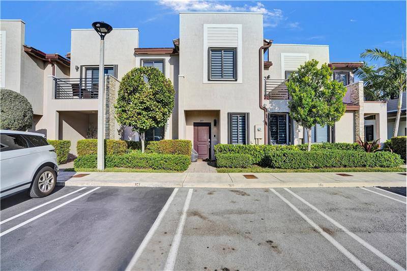 Townhouse for rent at 389 NE 208th St, Miami, FL 33179