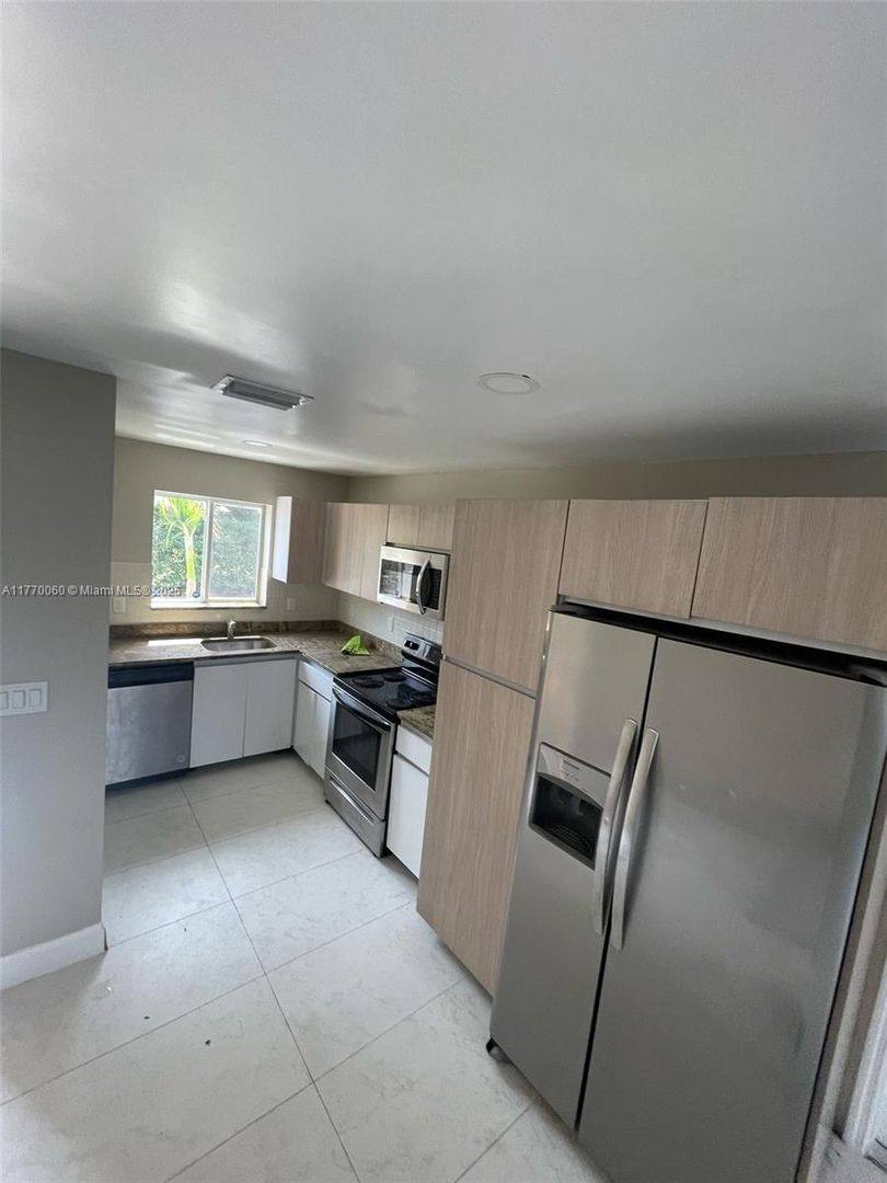 Townhouse for rent at 815 NW 3rd Ave, Fort Lauderdale, FL 33311