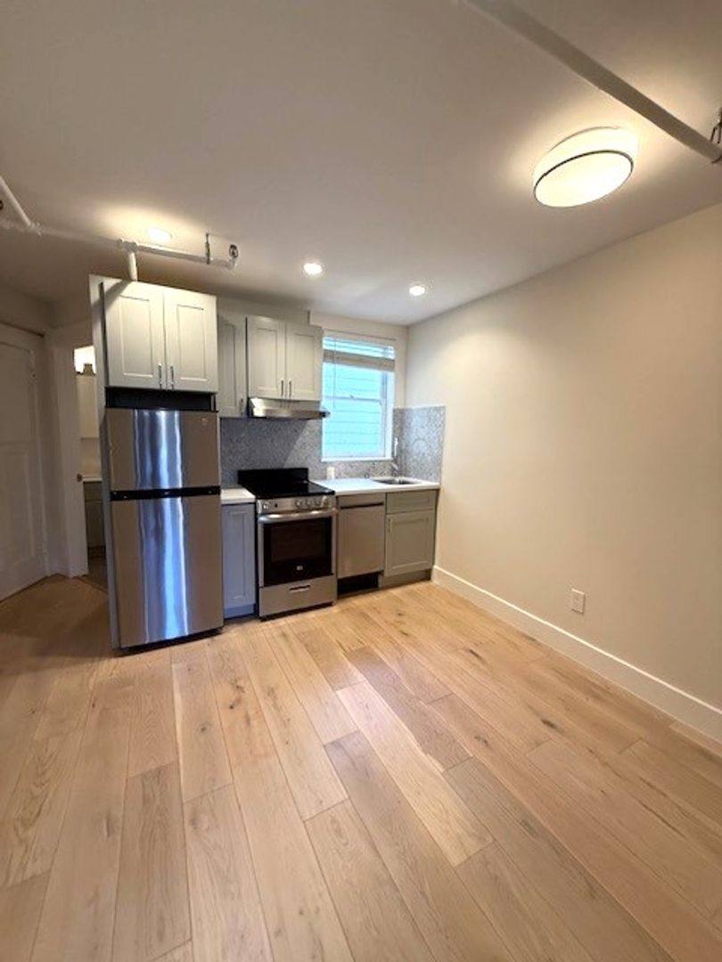 Apartment for rent at 1146 Taylor St, San Francisco, CA 94108