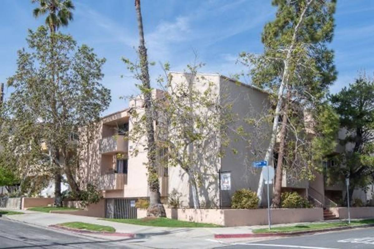 Apartment for rent at 11757 Kiowa Ave, Los Angeles, CA 90049
