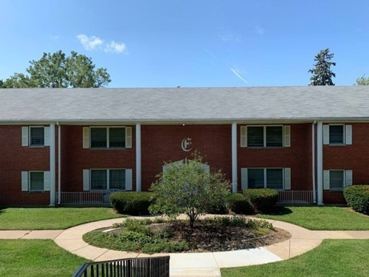 Apartment for rent at 1450 18th Ave, Rock Island, IL 61201