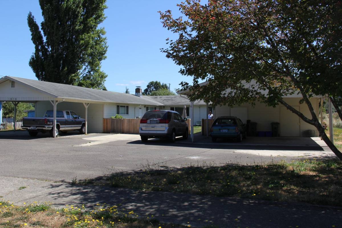 Apartment for rent at 1090 S 8th St, Coos Bay, OR 97420