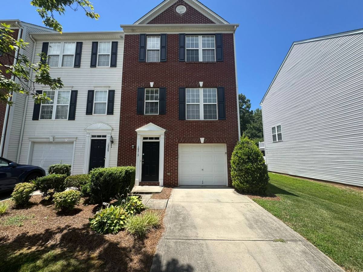Townhouse for rent at 10313 Garrett Grigg Rd, Charlotte, NC 28262