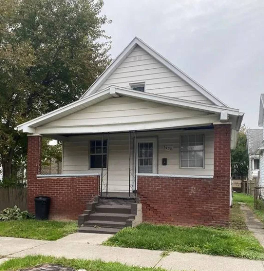 House for rent at 3232 Maple St, Toledo, OH 43608