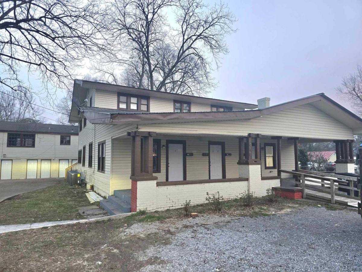Apartment for rent at 948 S 11th St, Gadsden, AL 35901