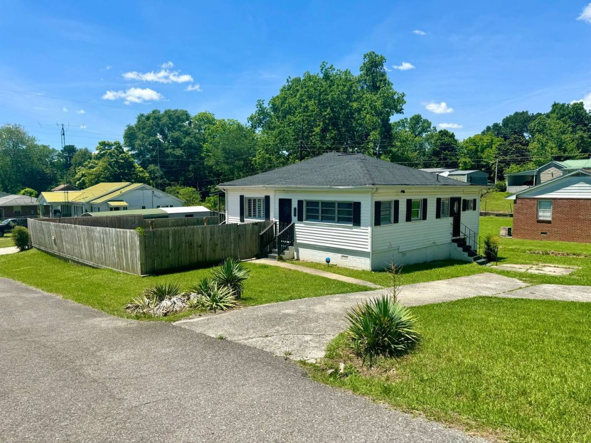 House for rent at 603 W 39th St, Anniston, AL 36201