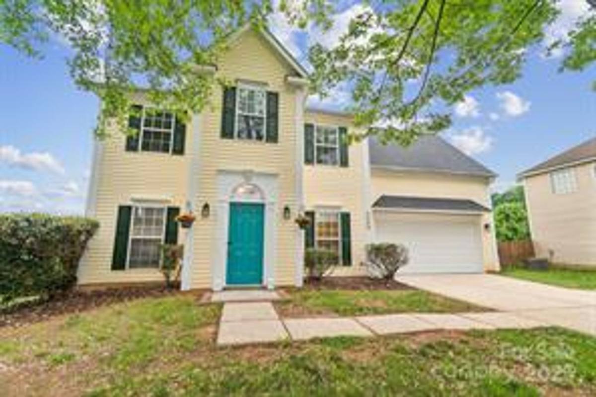 House for rent at 9509 Green Apple Dr, Charlotte, NC 28215