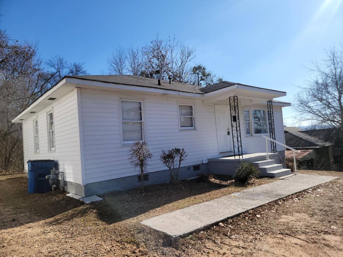 House for rent at 2529 McKleroy Ave, Anniston, AL 36201