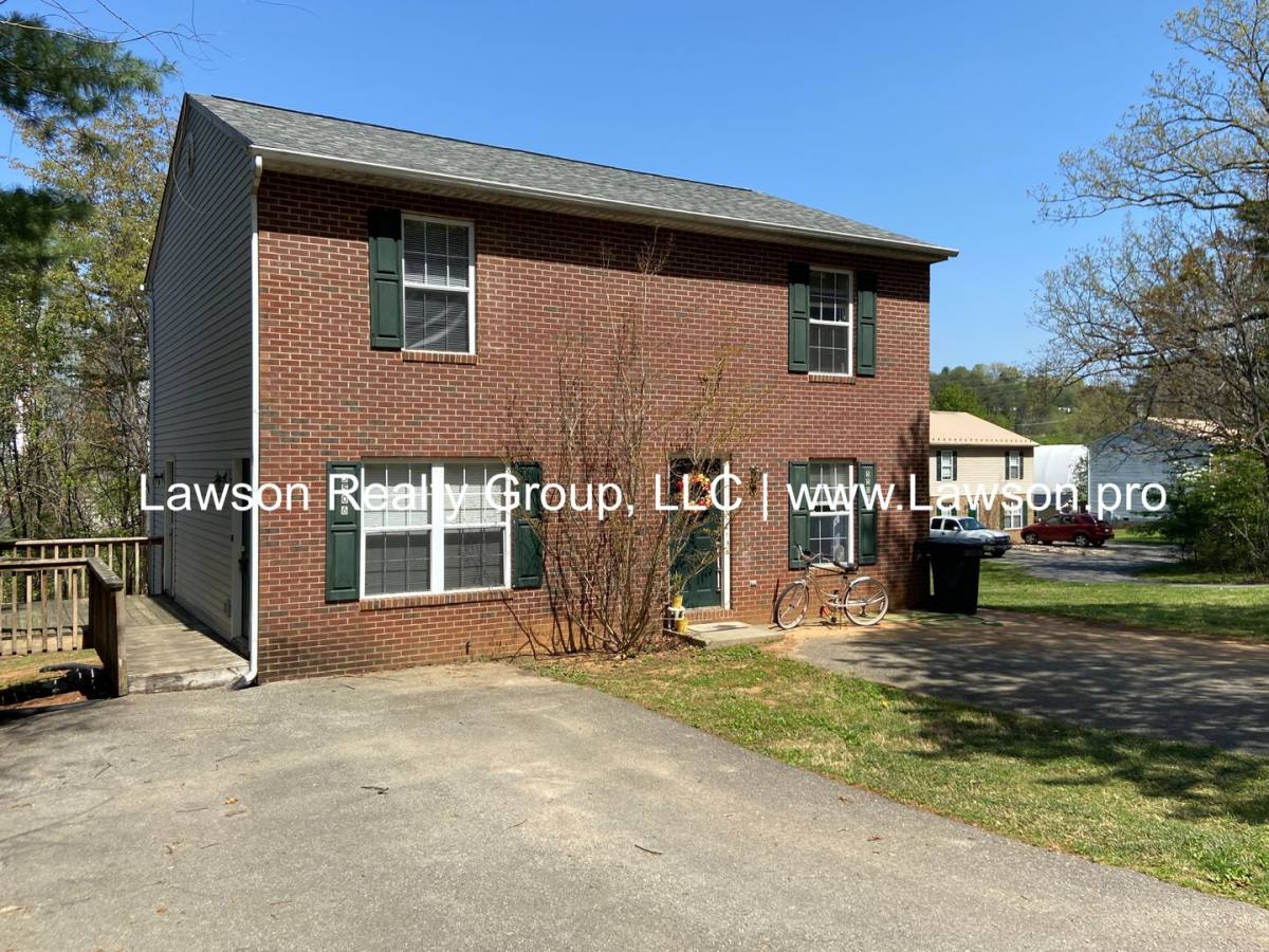 Apartment for rent at 5506-5508 Woodland Lane, Roanoke, VA 24018