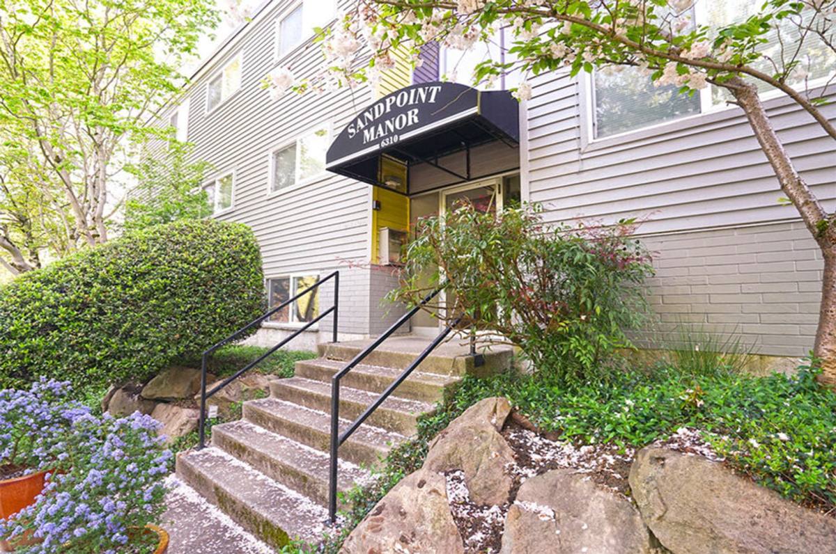 Apartment for rent at 6310 60th Ave NE, Seattle, WA 98115