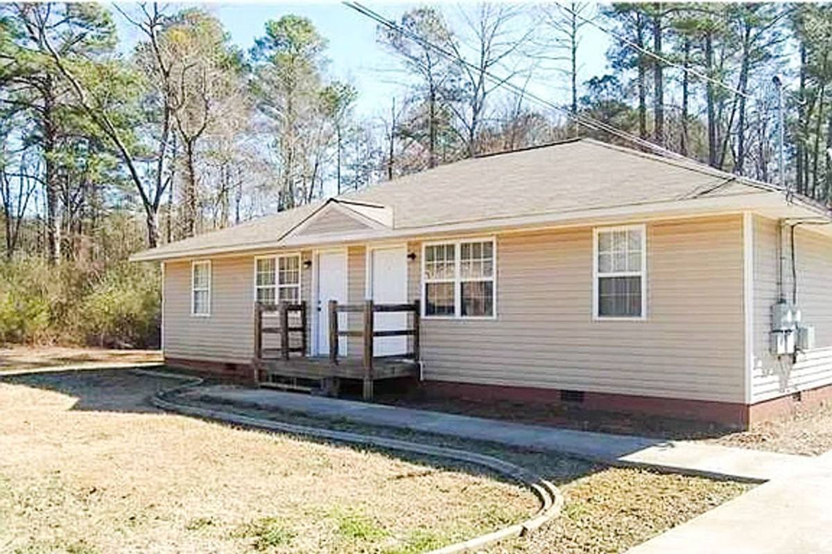 Apartment for rent at 668 Gardner Dr SE, Jacksonville, AL 36265