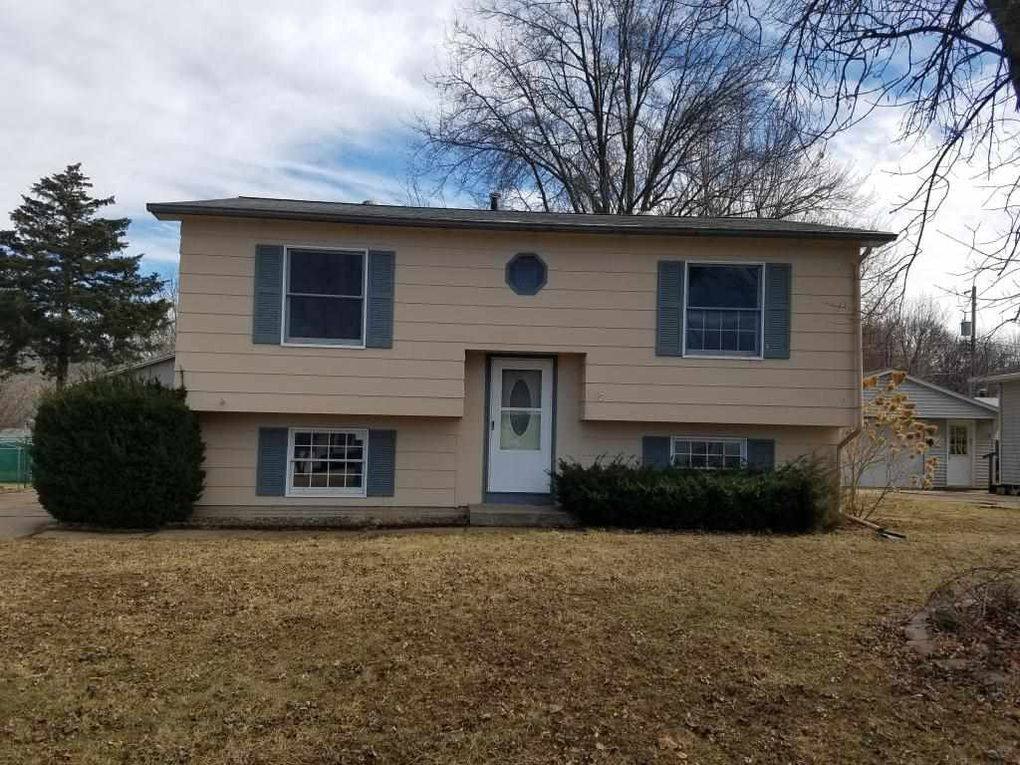 House for rent at 9421 12th St W, Rock Island, IL 61201