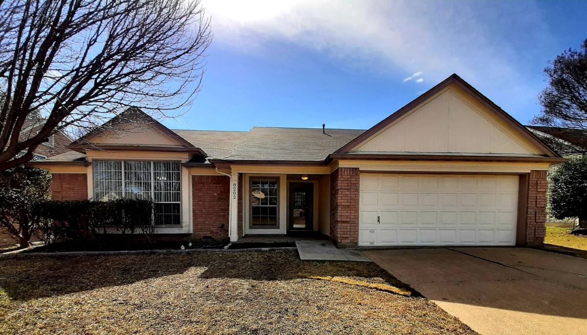 House for rent at 8202 Weatherly Dr, Rowlett, TX 75089