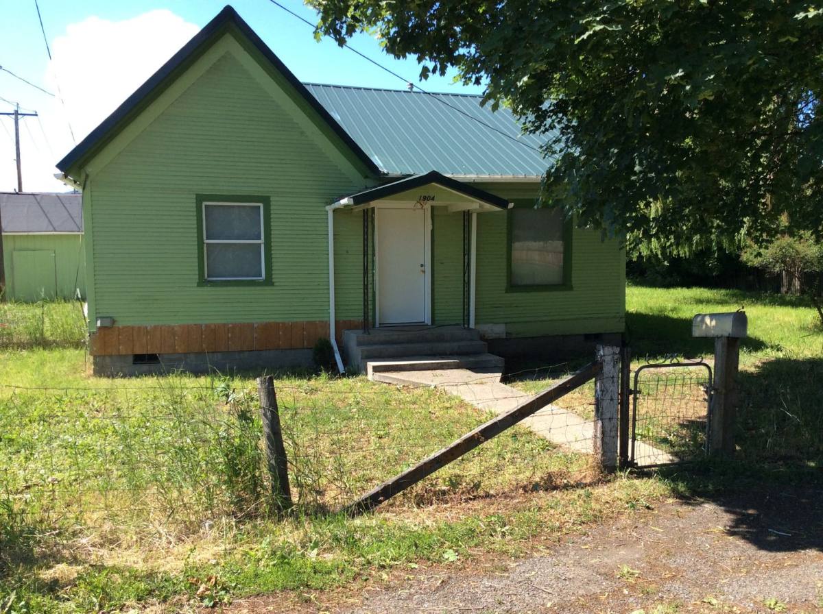 House for rent at 1904 V Ave, La Grande, OR 97850