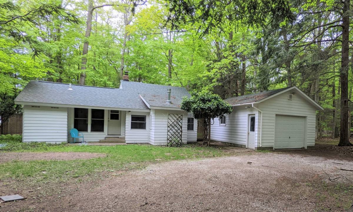 House for rent at 935 Scenic Dr, Muskegon, MI 49445