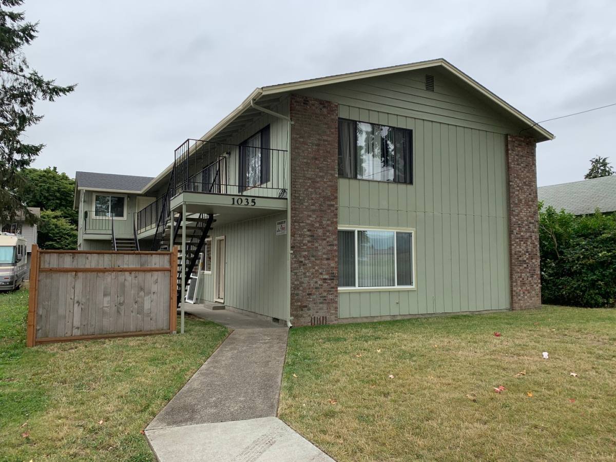 Apartment for rent at 1035 7th Ave, Longview, WA 98632