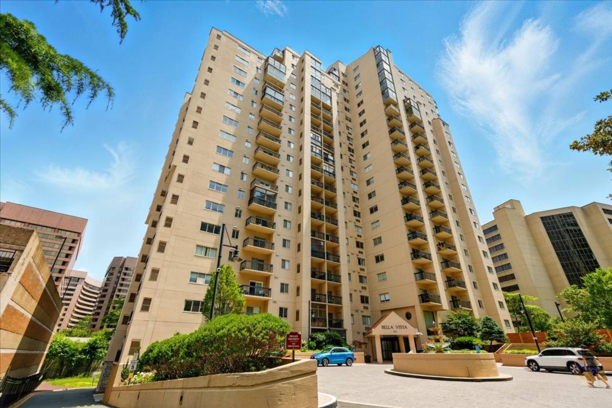Condo for rent at 1211 S Eads St, Arlington, VA 22202