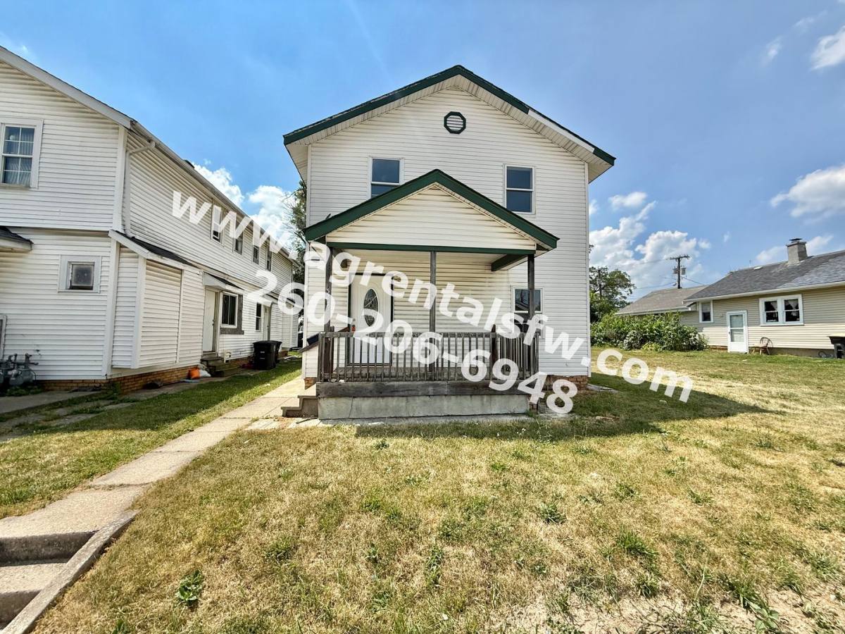 House for rent at 3232 Barr St, Fort Wayne, IN 46806