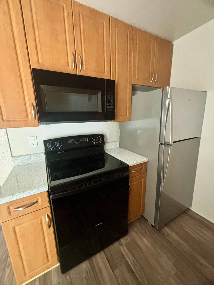 Apartment for rent at 1151 Walnut Ave, Tustin, CA 92780