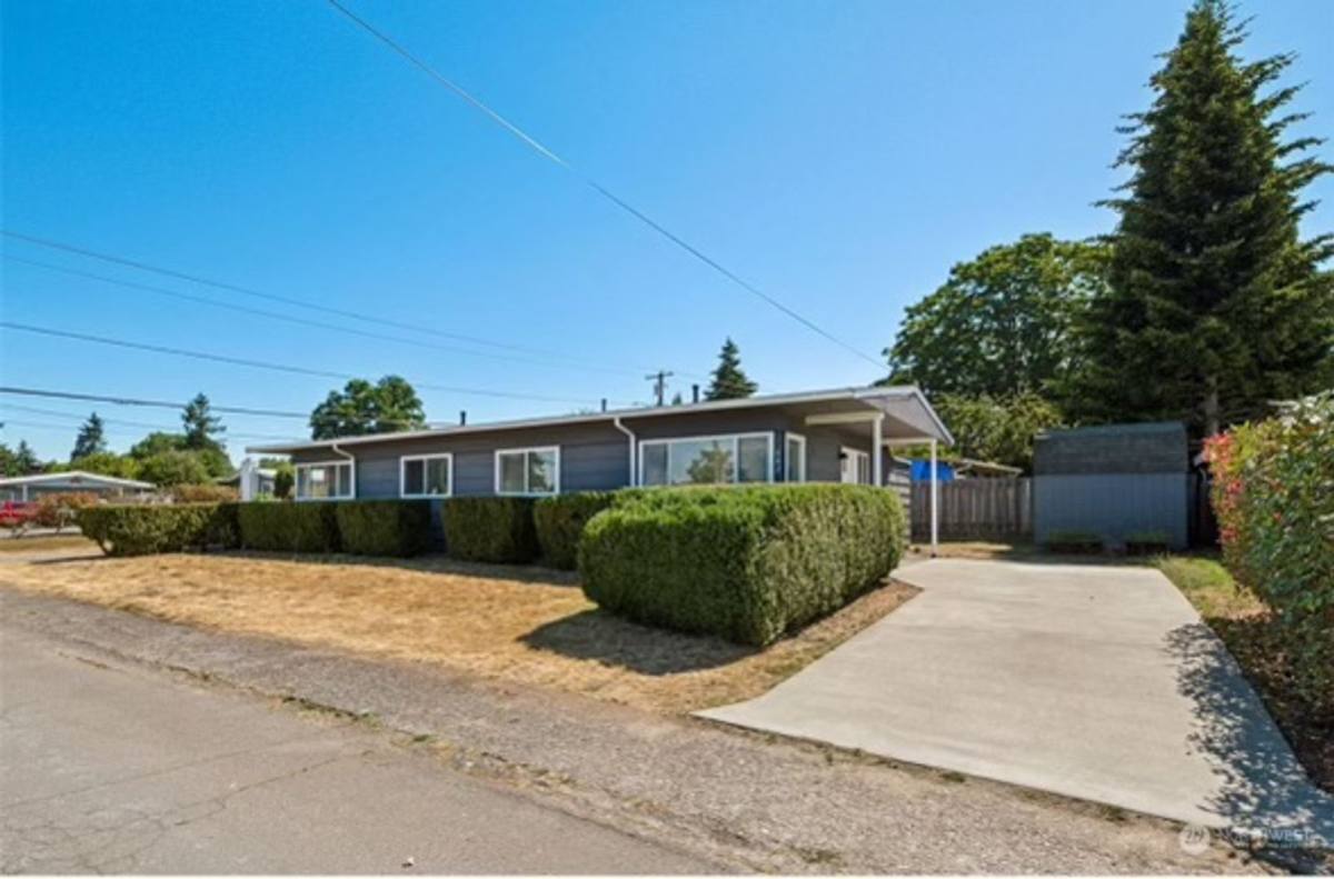 House for rent at 684 Dayton Ave NE, Renton, WA 98056