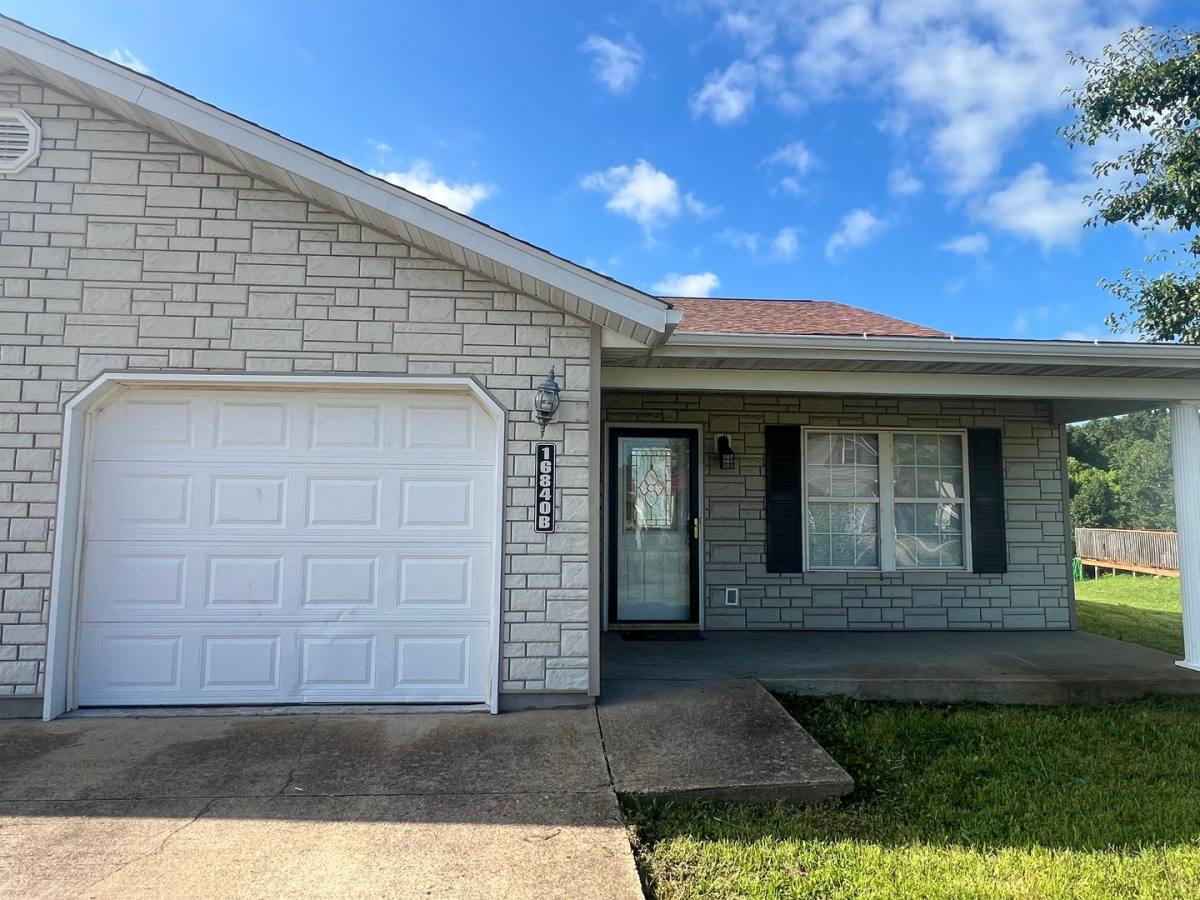 Apartment for rent at 16840 Huntington Lane, Saint Robert, MO 65584