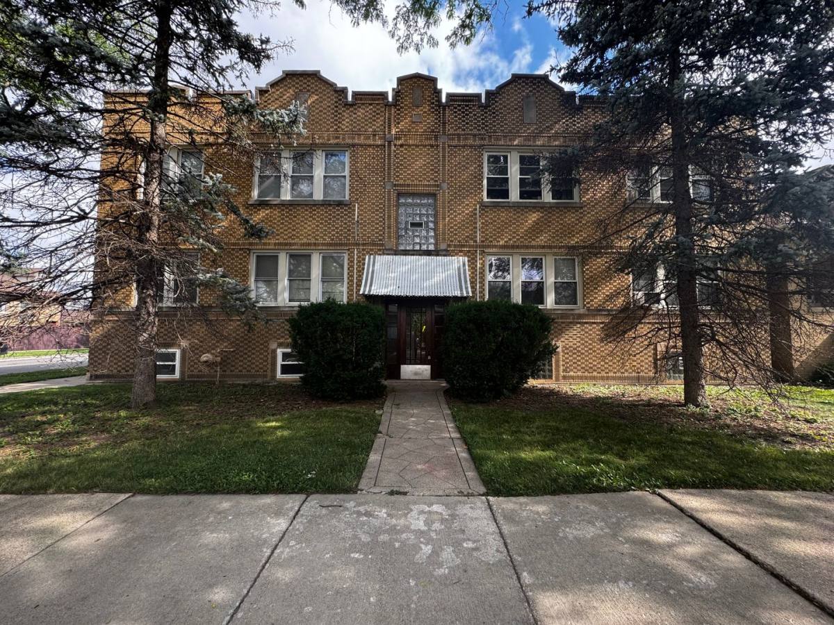 Apartment for rent at 3305-11 N Menard 5756-58 W School, Chicago, IL 60634