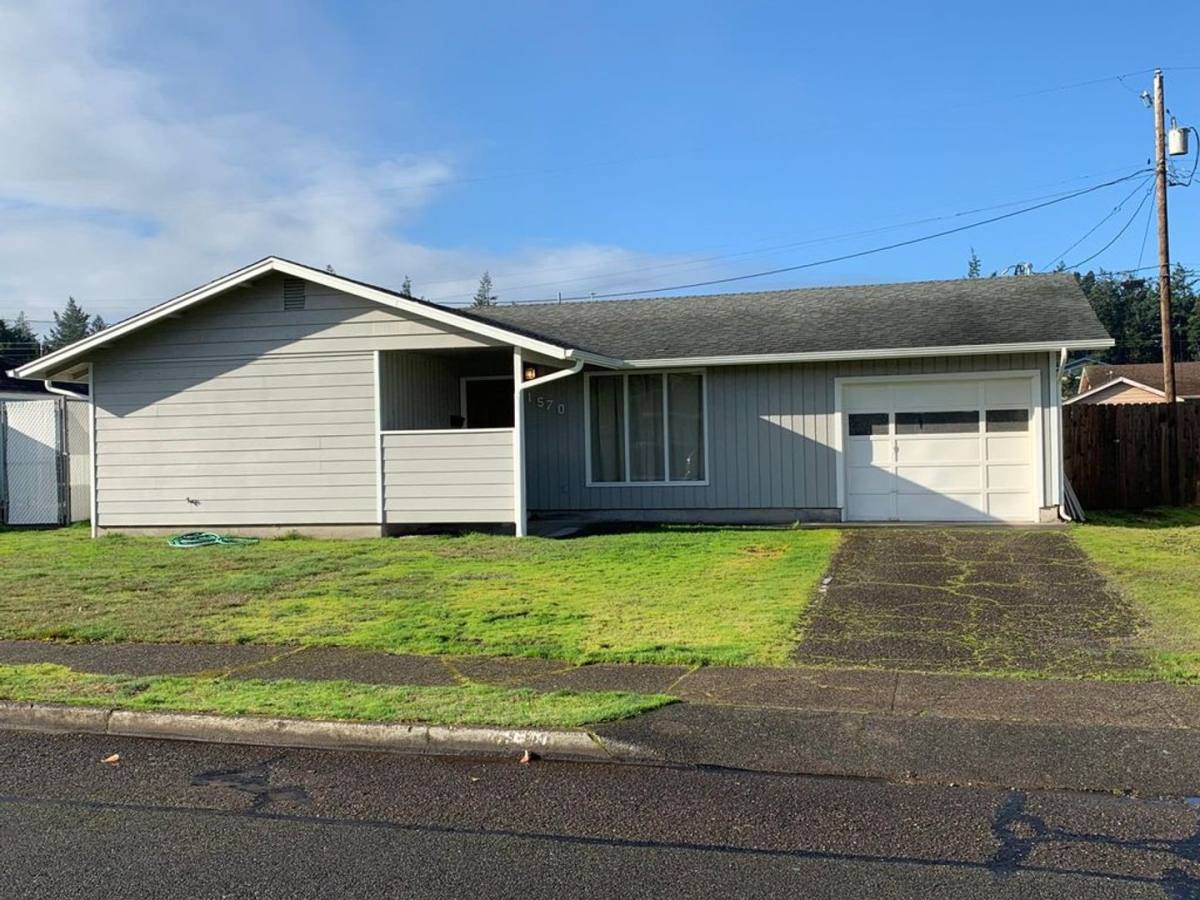 Apartment for rent at 1570 Hayes, North Bend, OR 97459