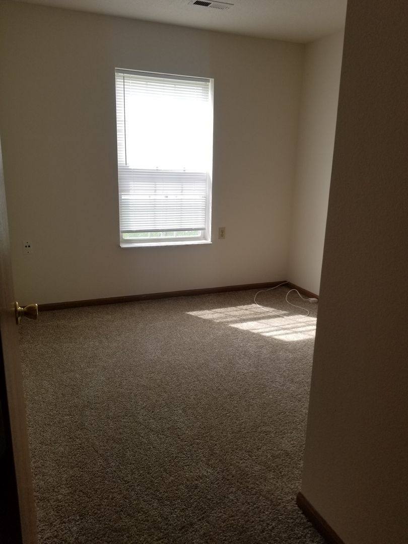 Apartment for rent at 1 Oak Knoll Dr, Festus, MO 63028
