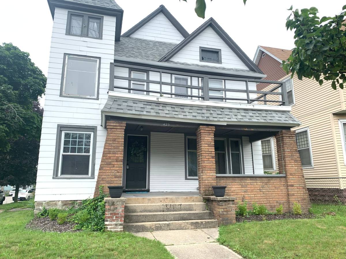 House for rent at 425 Fuller Ave SE, Grand Rapids, MI 49506