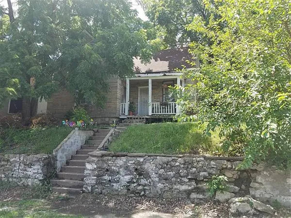 House for rent at 6501 Roberts St, Kansas City, MO 64125