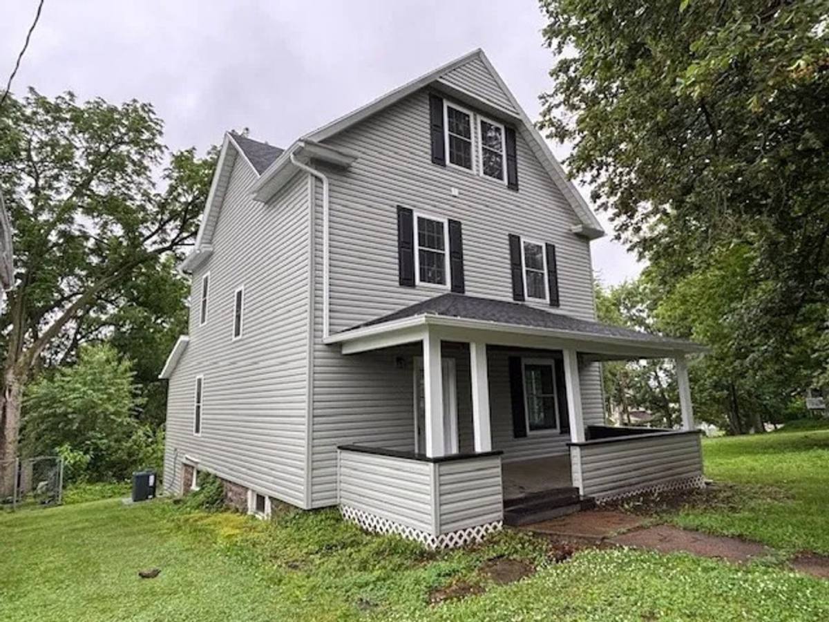 House for rent at 1021 Louisa St, Williamsport, PA 17701