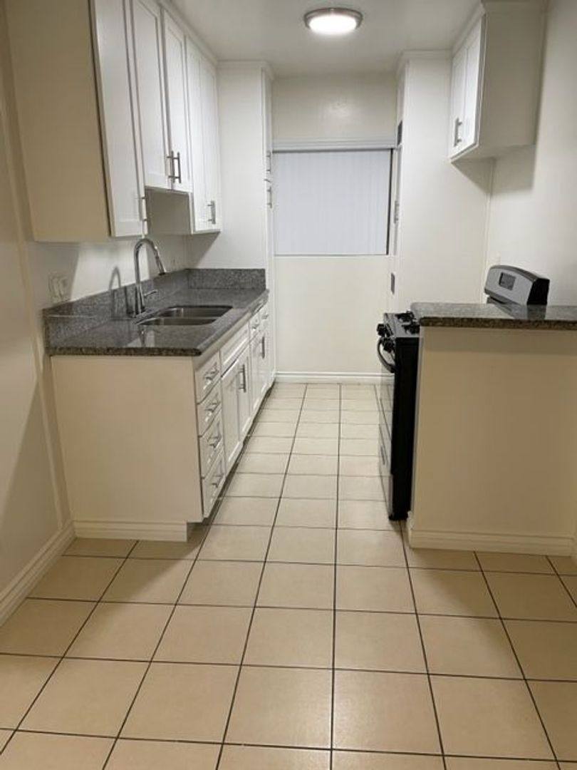 Apartment for rent at 4119 Levelside Ave, Lakewood, CA 90712
