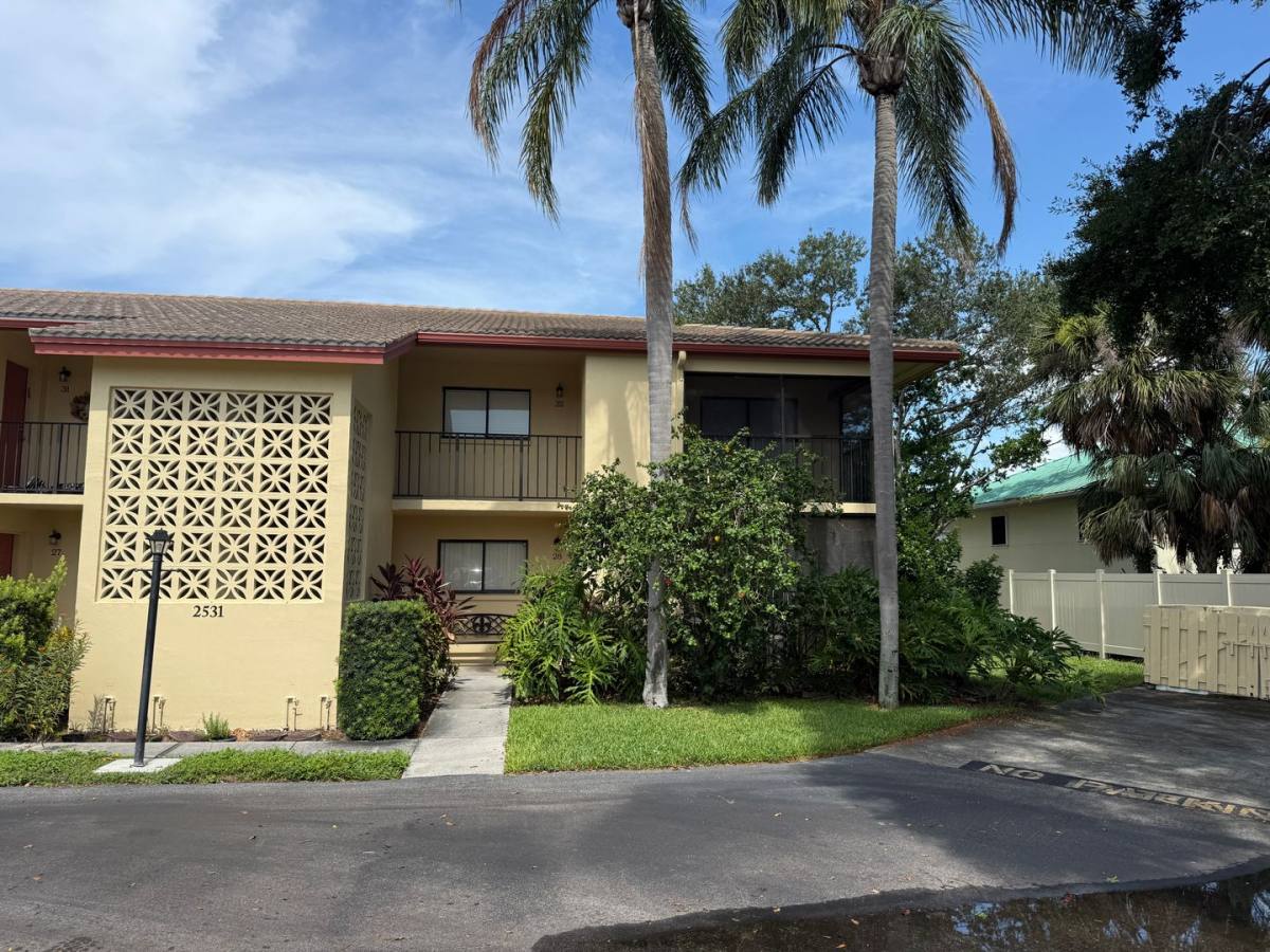 Condo for rent at 2531 Bayshore Gardens Parkway #28, Bradenton, FL 34207