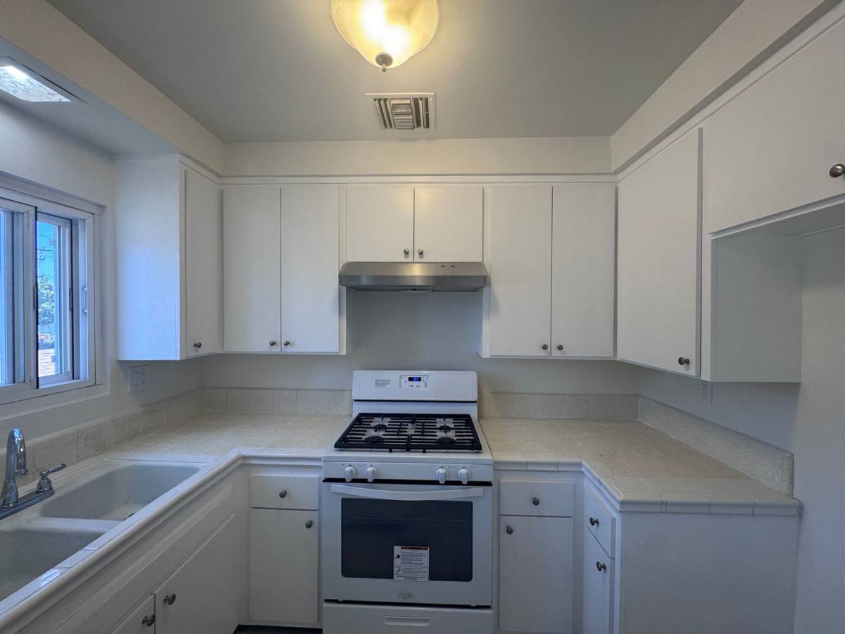 Apartment for rent at 222 Lime St, Inglewood, CA 90301