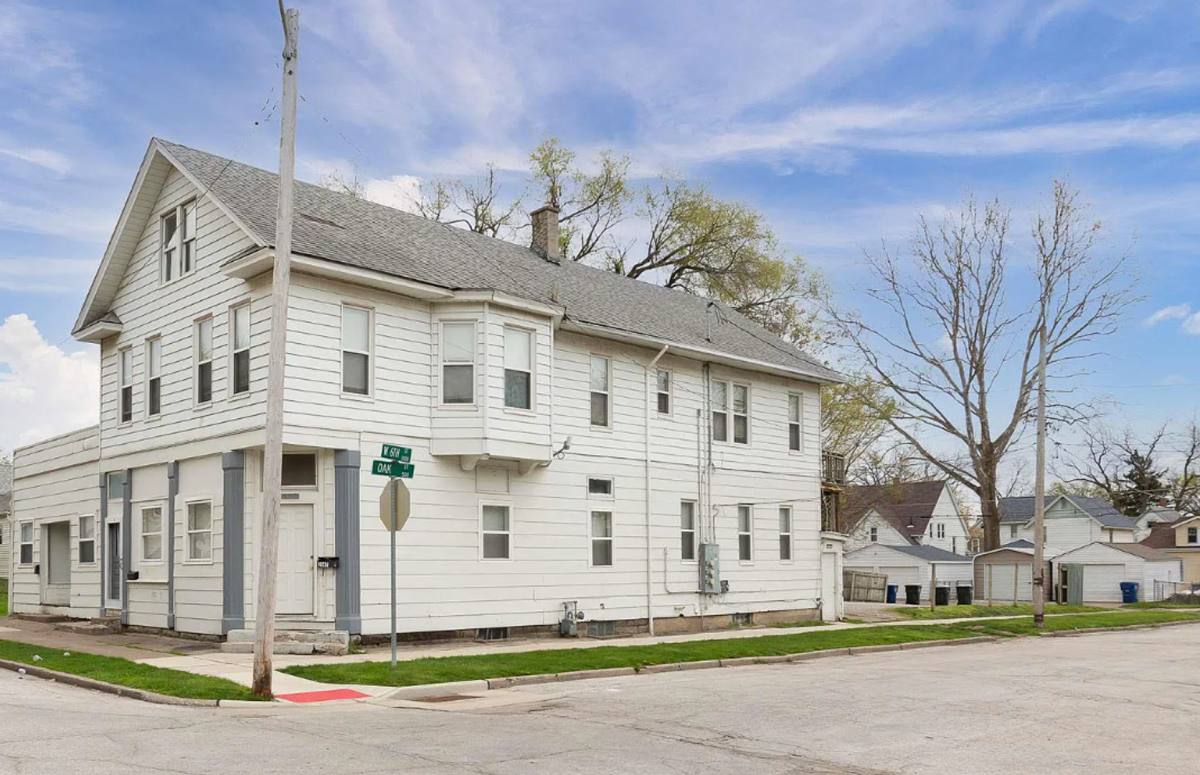 Apartment for rent at 2047 W 6th St, Davenport, IA 52802